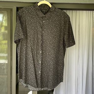 John varvatos short sleeve with cool scull print.